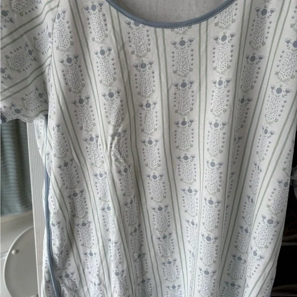 Floral Patterned Short Sleeve Top - Picture 2 of 7